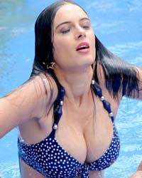 Evelyn Sharma